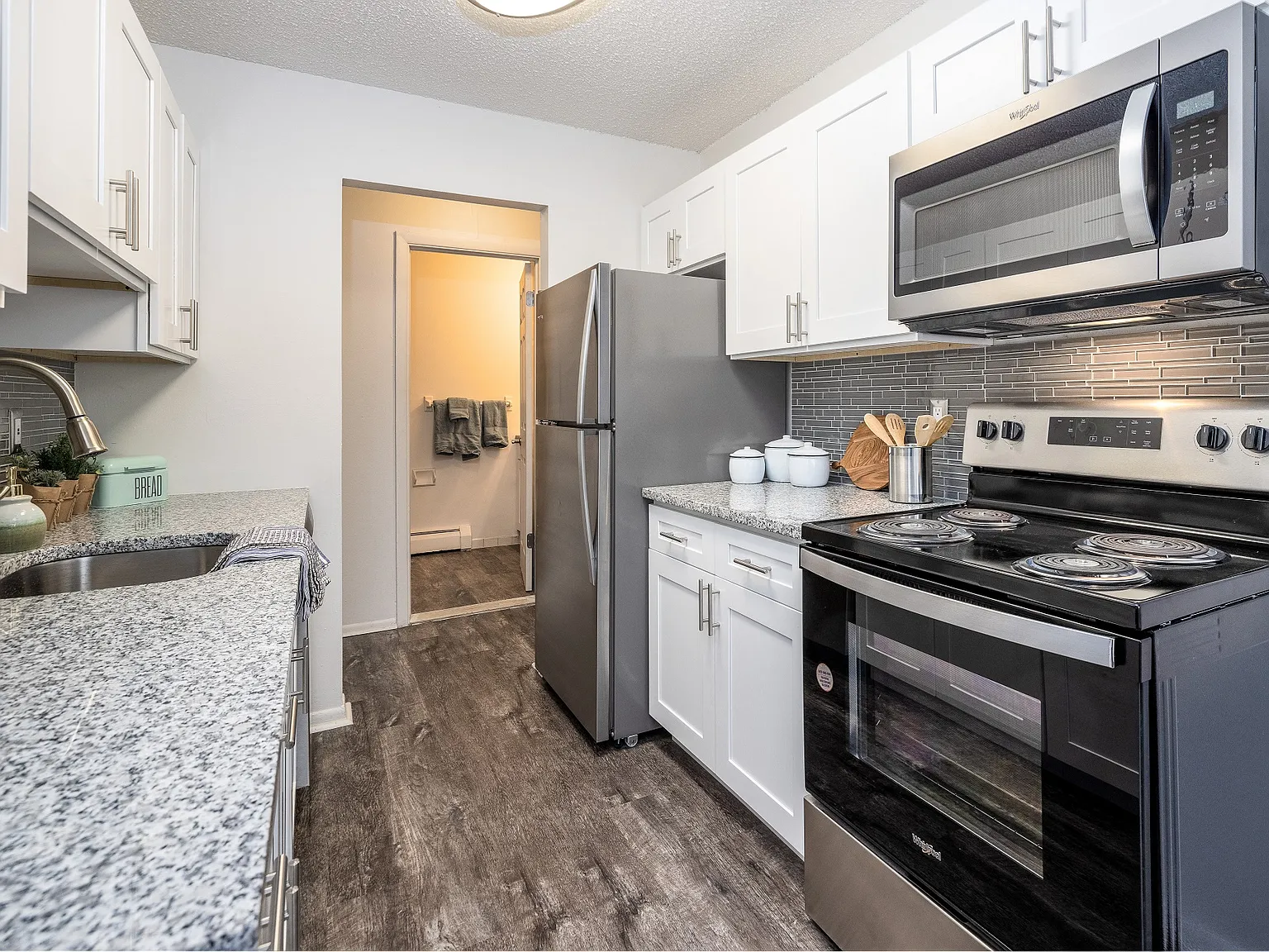 Parkway Manor Apartment Homes — Photo 4