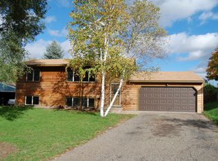9540 Yorkshire Ln, Eden Prairie, MN 55347