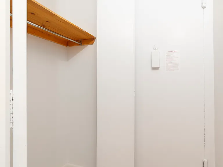 150 E 18th St #14P — Photo 7