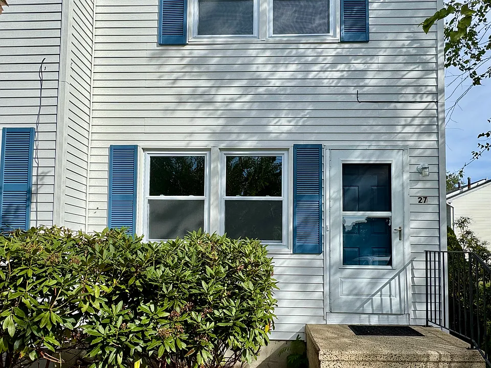 3 B St