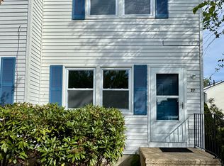 27-29 Cobblestone Ln, Westerly, RI 02891