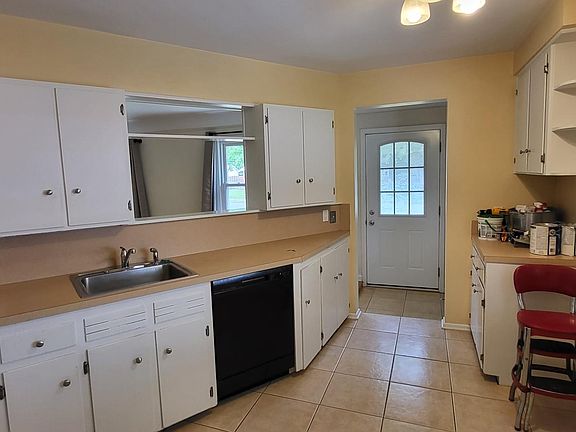 3rd image of 250 Garling Dr