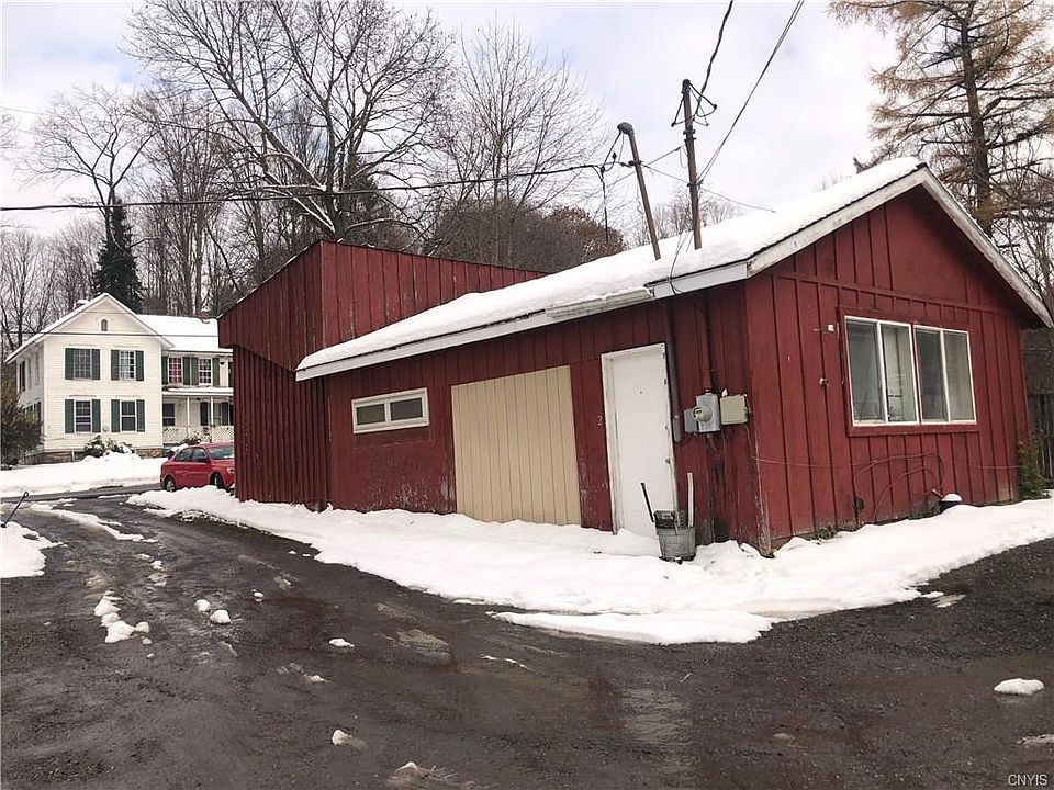 2nd image of 815 Ringwood Rd