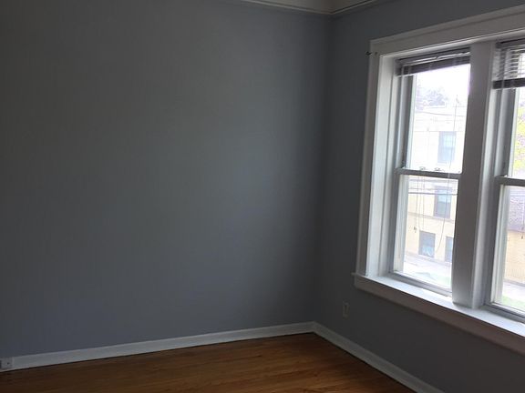 3rd image of 3515 N Hamlin Ave #2
