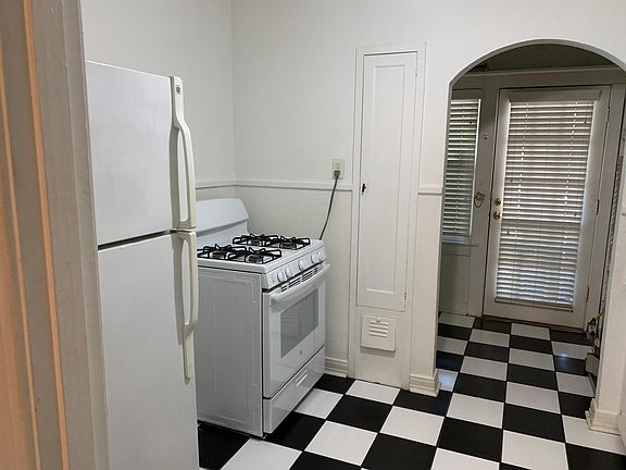 5th image of 5909 La Vista Dr
