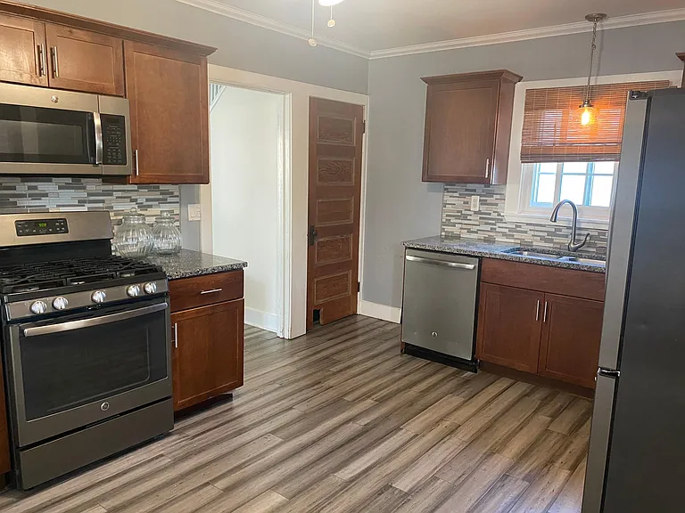 334 Imperial Ave — Photo 3