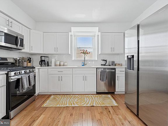 5th image of 4446 Silverwood St