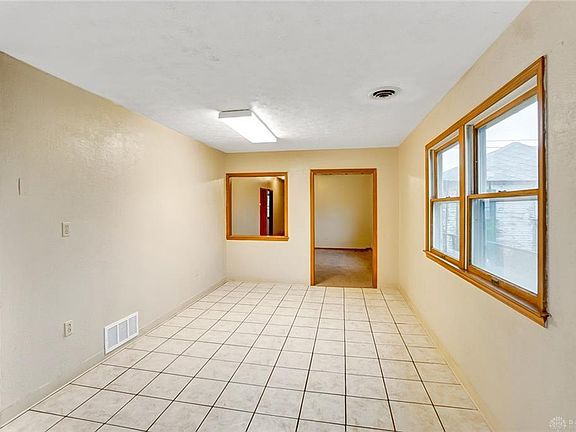 5th image of 127 Bircher Ave