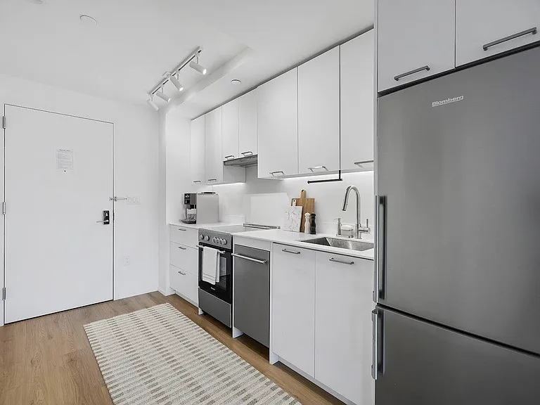 955 Sterling Pl #412 — Photo 3