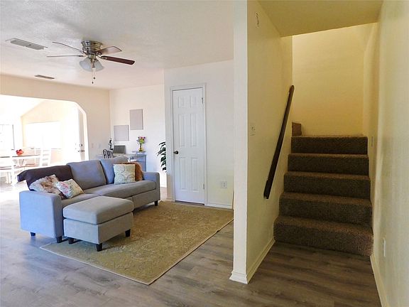 5th image of 31 Rogers Cir