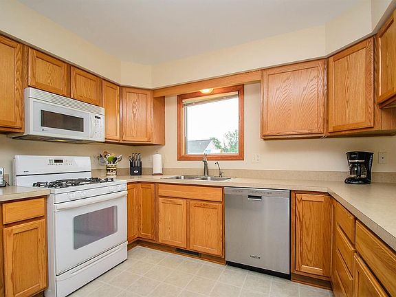 4th image of 6898 Kingsley Cres