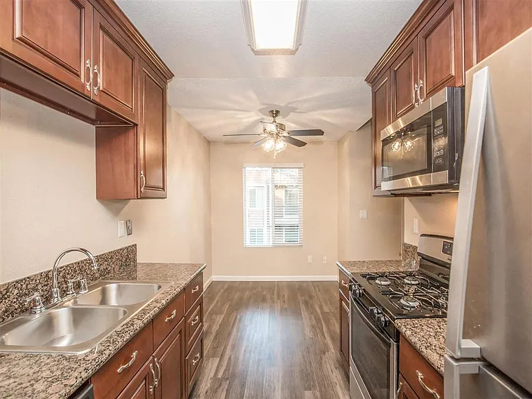 La Veta Grand Apartments — Photo 30