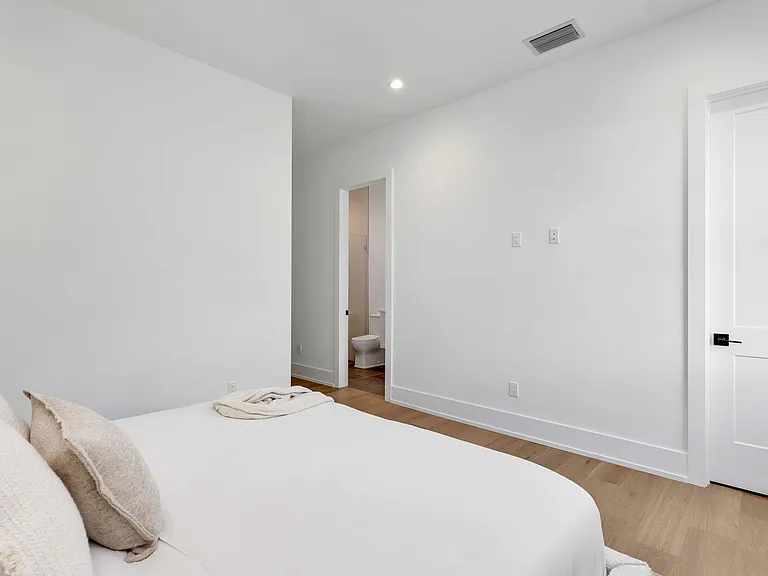3233 64th St SW — Photo 30