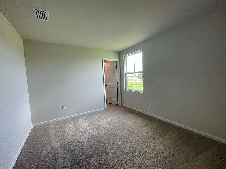 26033 Tulip Xing — Photo 16