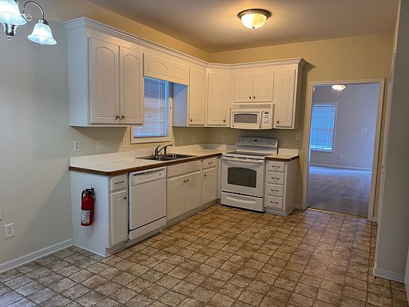 3rd image of 1203 Stoneridge Ln