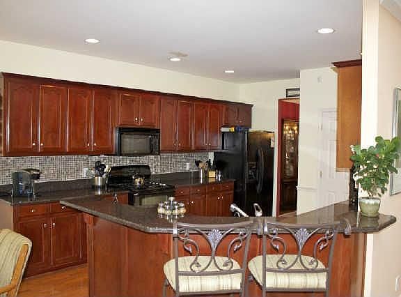 2nd image of 704 Vauxhall Dr