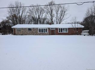 716 10th St, Plainwell, MI 49080