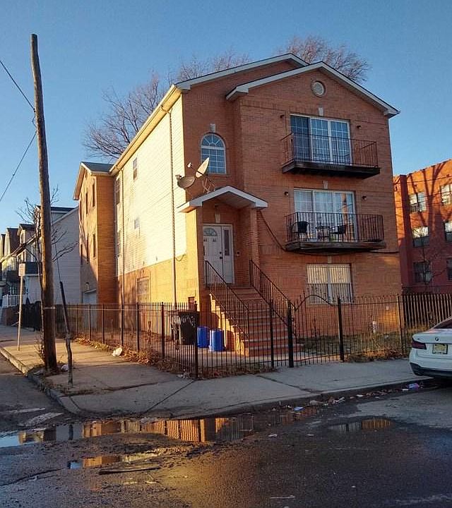 1st image of 63 Willoughby St #65