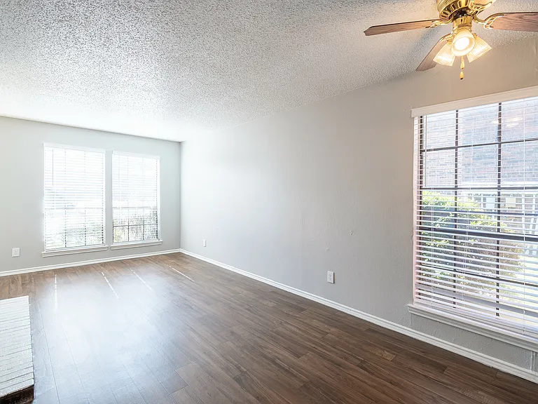 La Prada Place Apartments — Photo 11