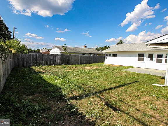 5th image of 276 Pinewood Dr