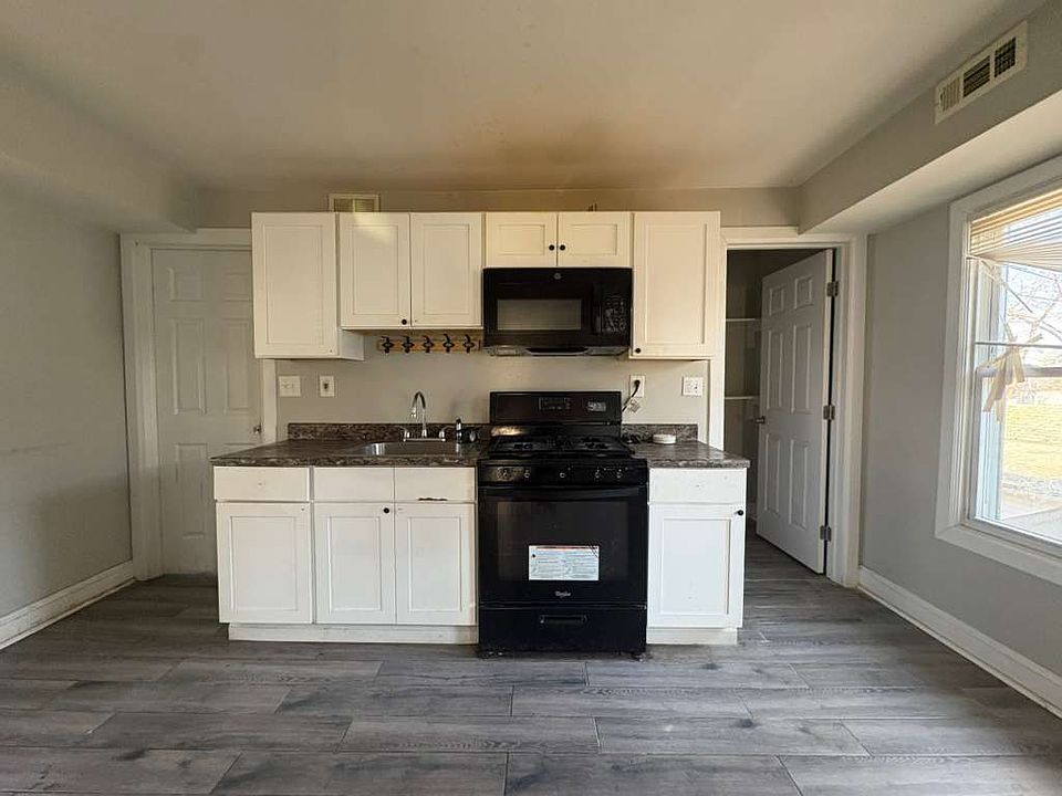 1st image of 691 Elm St #22