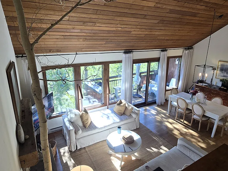 Sorry for the "at home" photos, I hope you can see through my lens to what a beautiful, comfortable home this is.