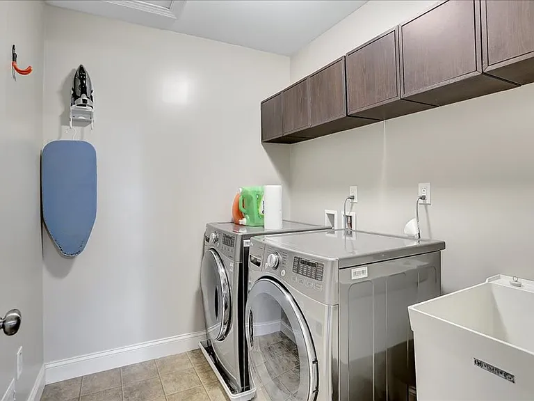 478 Barbara Dr — Photo 11