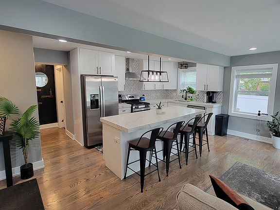 4th image of 444 N Irving Ave