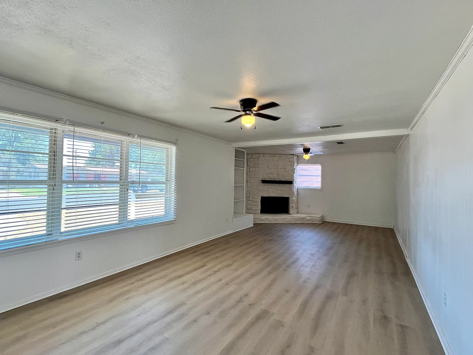 3 bed, 1422 sqft, $2,000 — Photo 2