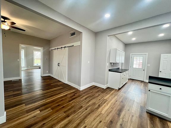 2nd image of 365 W Yerby St