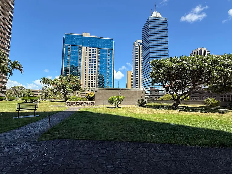 1255 Nuuanu Ave #E1614 — Photo 17