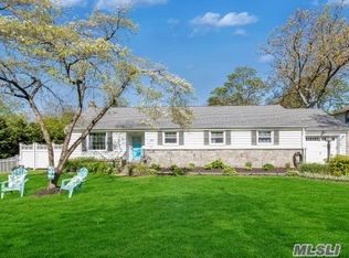 52 Parkwood Rd, West Islip, NY 11795