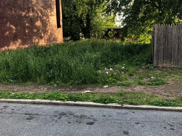 2046 N 4th St, Harrisburg, PA 17102