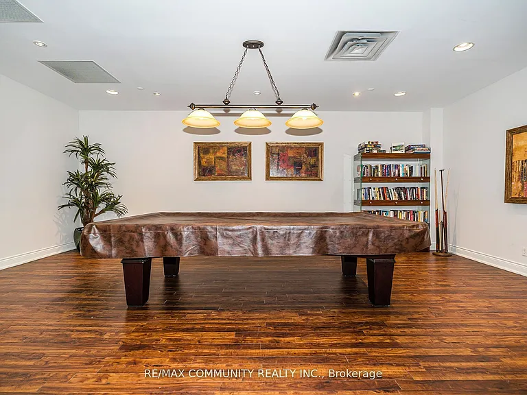 980 Yonge St #513 — Photo 37