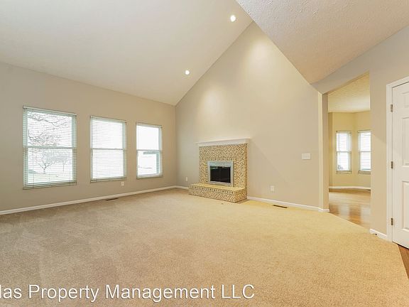 3rd image of 667 Cherry Hill Dr