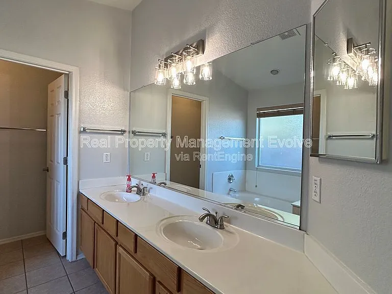 16036 N 11th Ave #1019 — Photo 25
