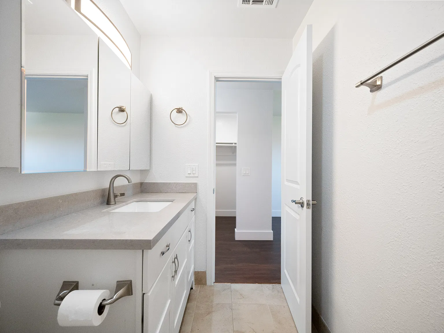 3 bed, $4,200 — Photo 2