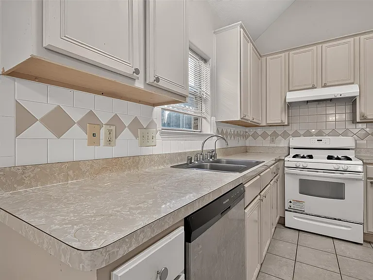 8503 Raybluff Ln — Photo 18