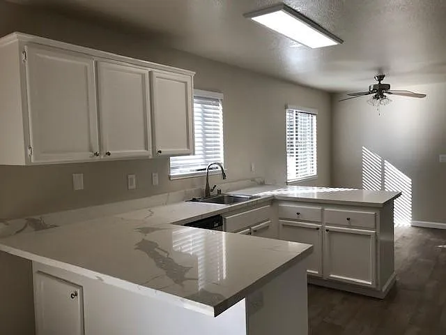 4 bed, 2.5 bath, 2585 sqft, $5,595 — Photo 3