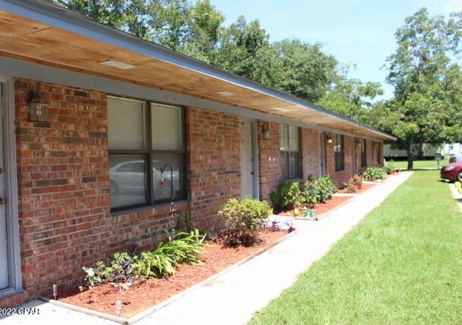 1/1 Apartment in Chipley with Water, Sewer, Garbage, & Lawn Maintenance Included! — Photo 1