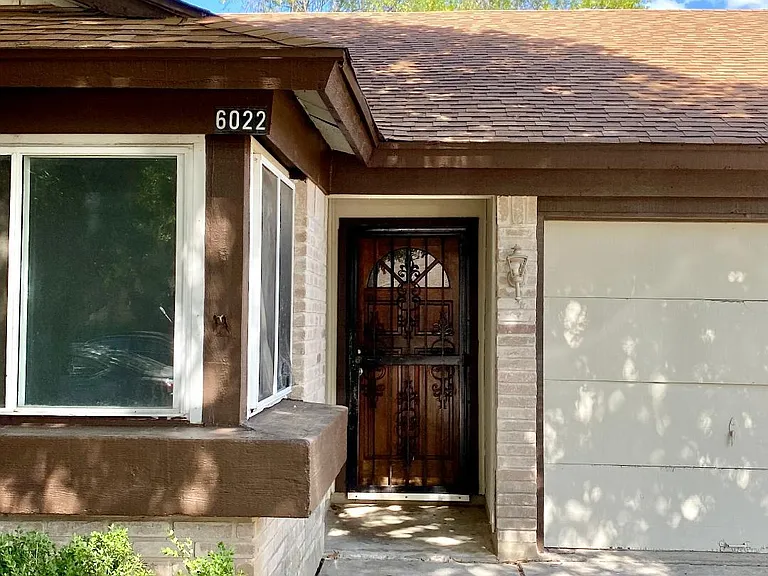 6022 Ridge Glade St — Photo 2