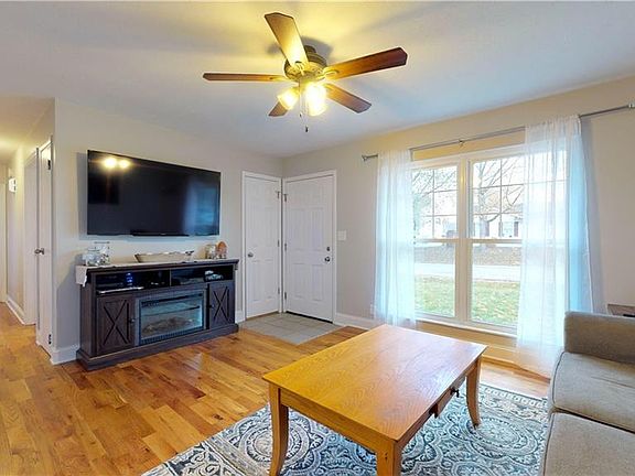 4th image of 4306 McClellan Ln