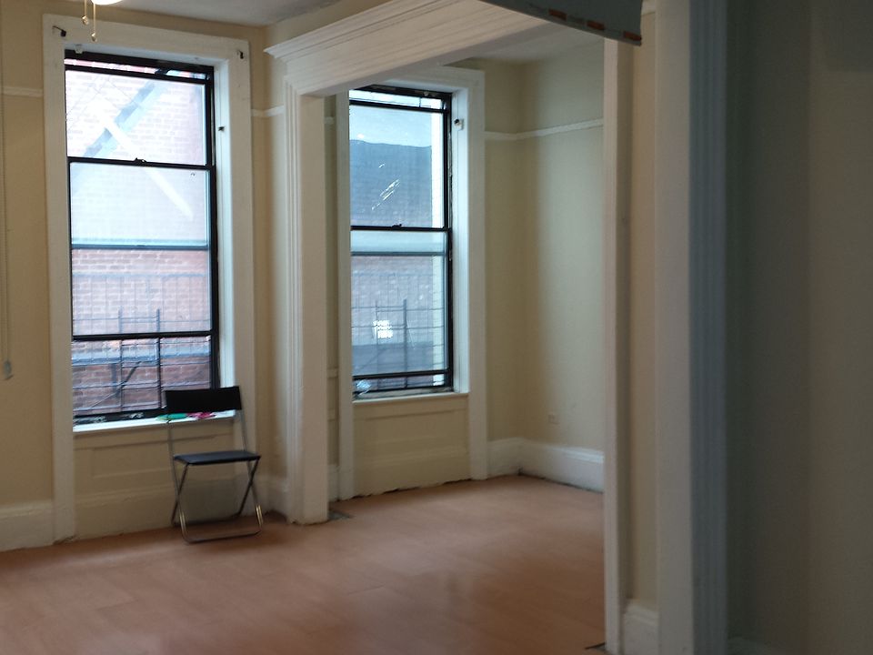 1st image of 324 Livingston St APT 4