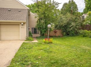 8613 Snowberry Ln, Urbandale, IA 50322