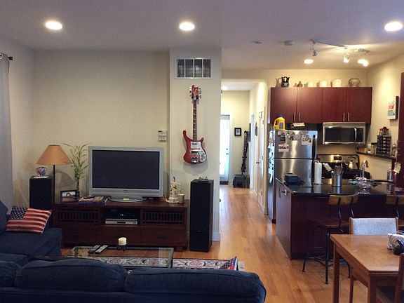 2nd image of 2130 W Armitage Ave #2