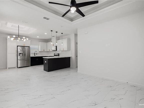 4th image of 1424 E Hibiscus Ave #3
