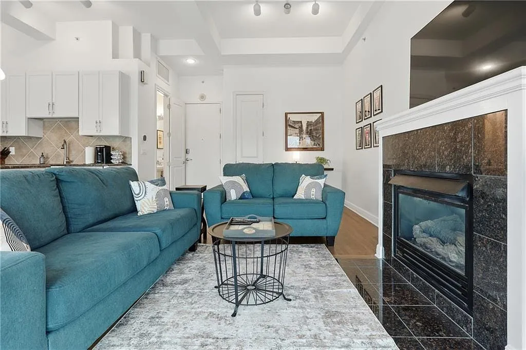 1101 Walnut St — Photo 4