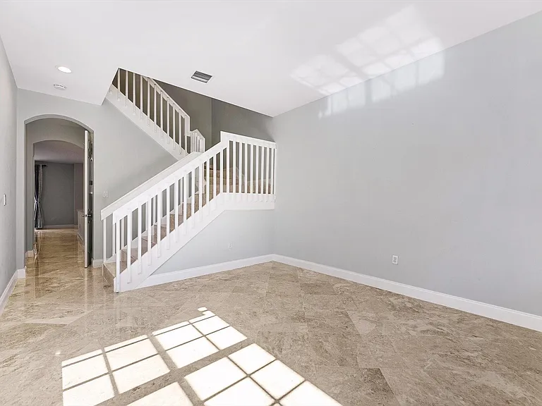6884 Julia Gardens Dr — Photo 5