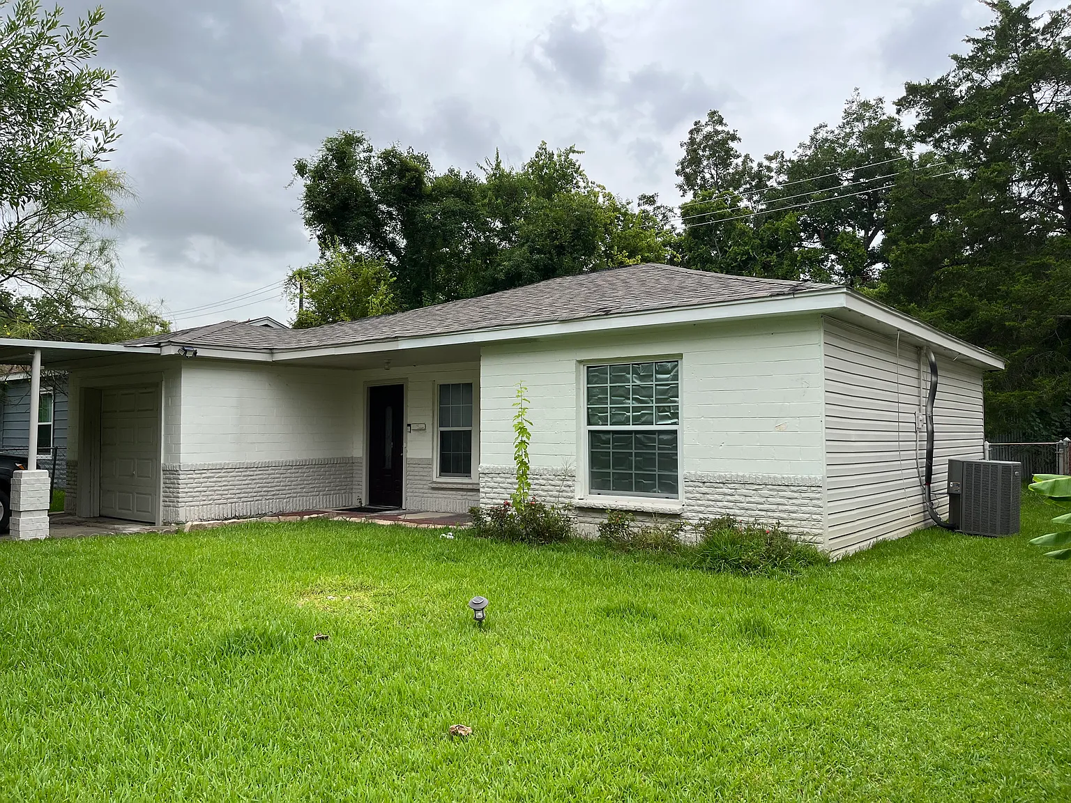 2 bed, 746 sqft, $1,350 — Photo 1