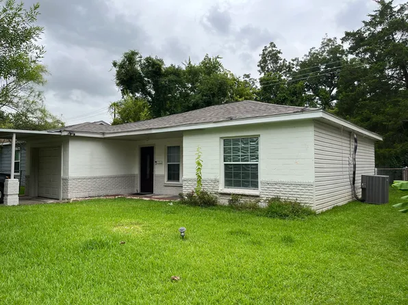 216 Gresham St, Baytown, TX 77520
